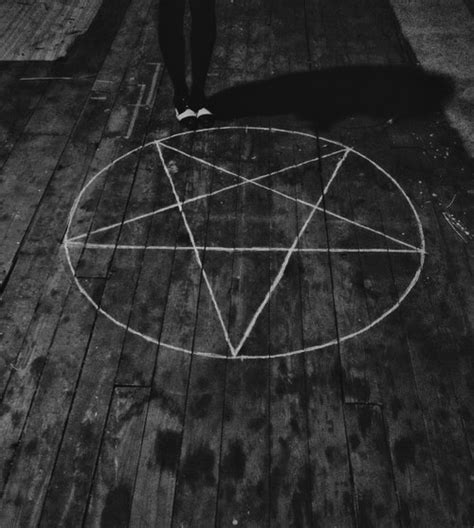 Witchcraft in the Digital Age: Exploring the Occult Aesthetic Trend on Tumblr